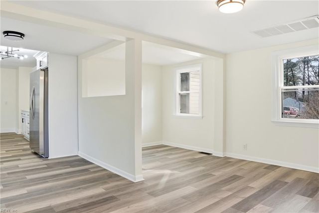 2 Park Manor RD, Portsmouth, VA 23701