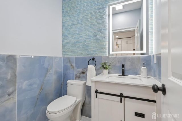 239 Suttons Lane, Edison, NJ 08817