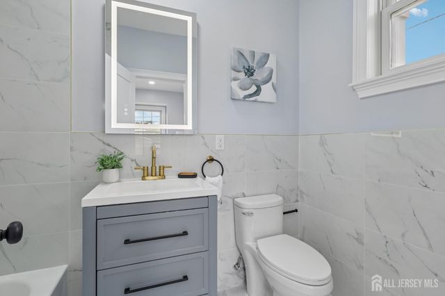 239 Suttons Lane, Edison, NJ 08817
