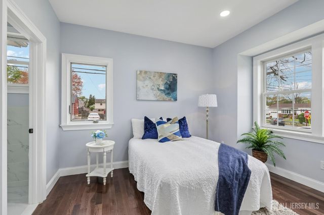 239 Suttons Lane, Edison, NJ 08817