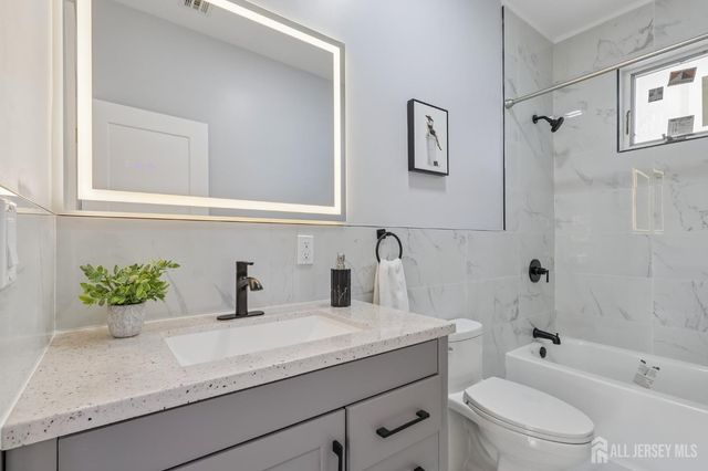 239 Suttons Lane, Edison, NJ 08817