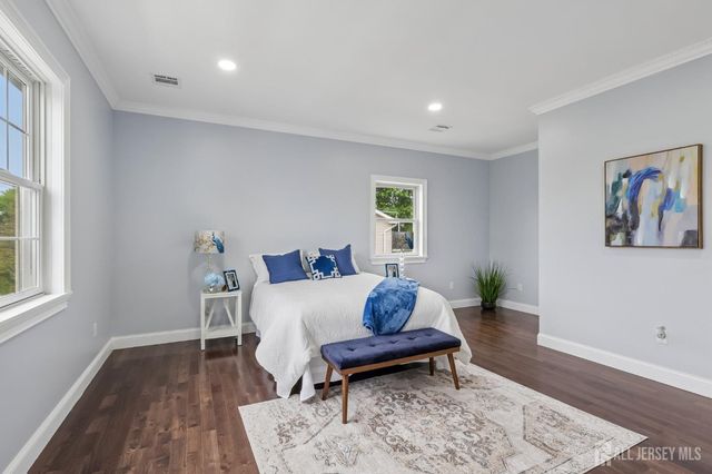 239 Suttons Lane, Edison, NJ 08817