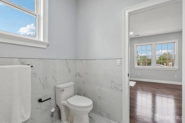 239 Suttons Lane, Edison, NJ 08817
