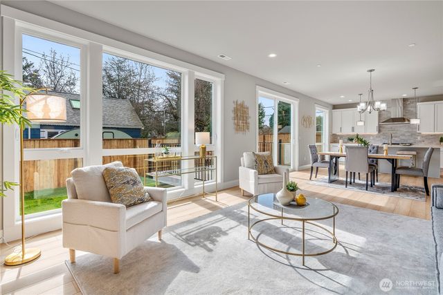 18554 Stone Avenue N, Shoreline, WA 98133