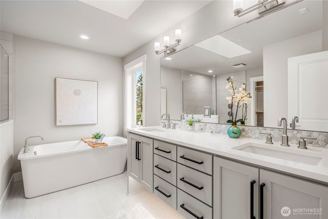 18554 Stone Avenue N, Shoreline, WA 98133