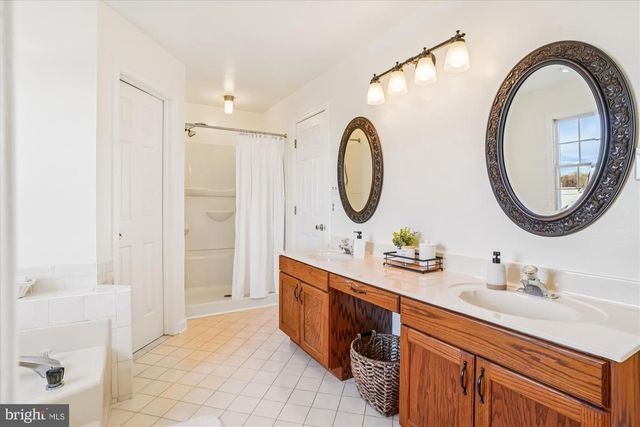 7951-D OLIVERS SHOP RD, La Plata, MD 20646