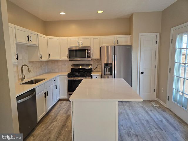 24 HALLSDALE CT, Baltimore, MD 21237