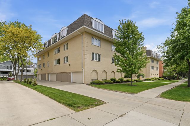 75 6th Avenue 304, La Grange, IL 60525