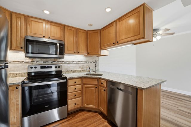 75 6th Avenue 304, La Grange, IL 60525