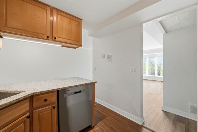 75 6th Avenue 304, La Grange, IL 60525