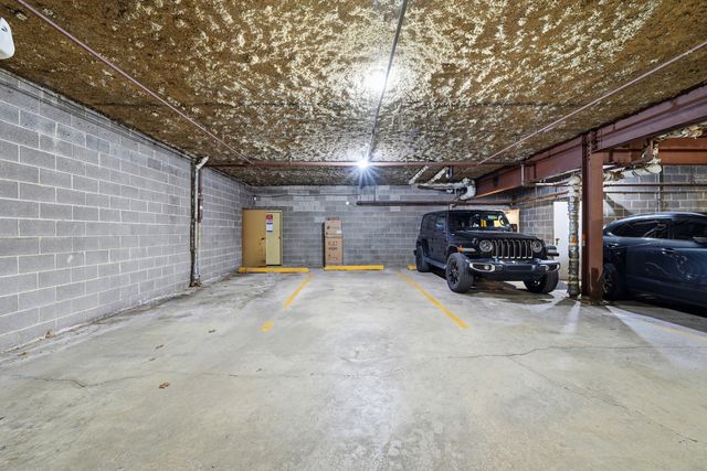 75 6th Avenue 304, La Grange, IL 60525