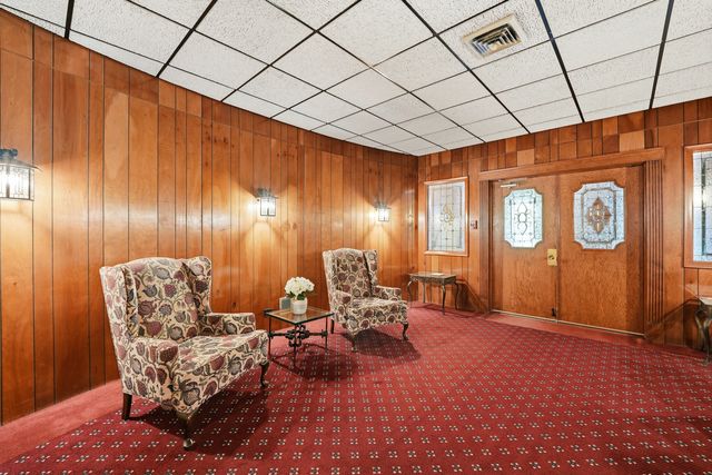 75 6th Avenue 304, La Grange, IL 60525