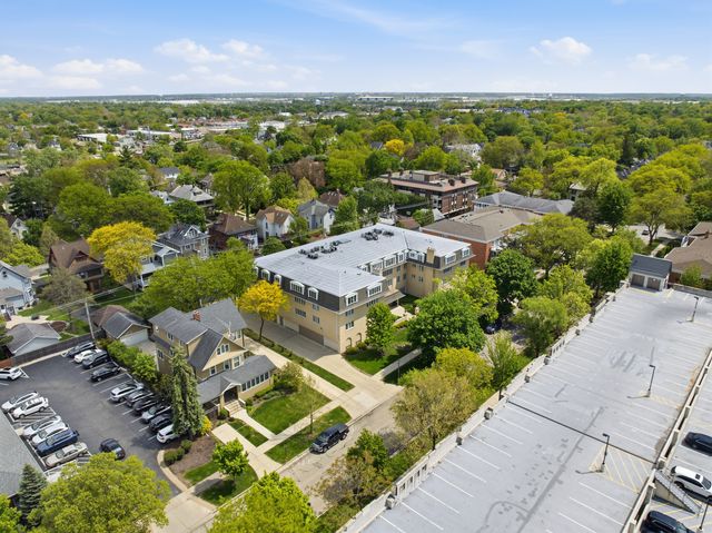 75 6th Avenue 304, La Grange, IL 60525