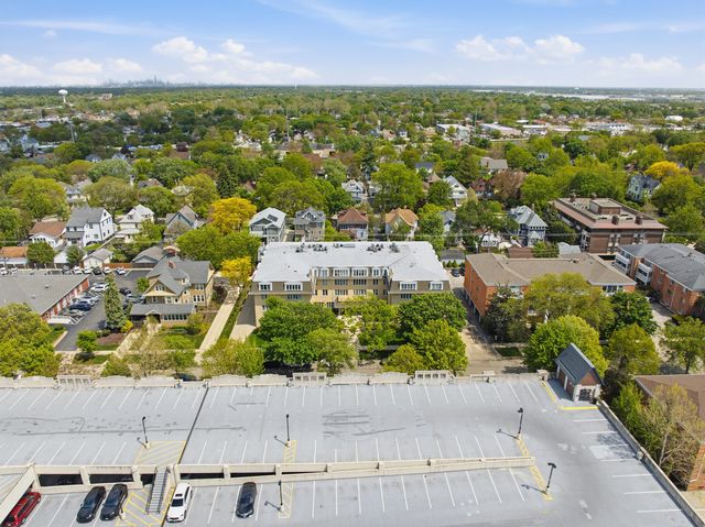 75 6th Avenue 304, La Grange, IL 60525