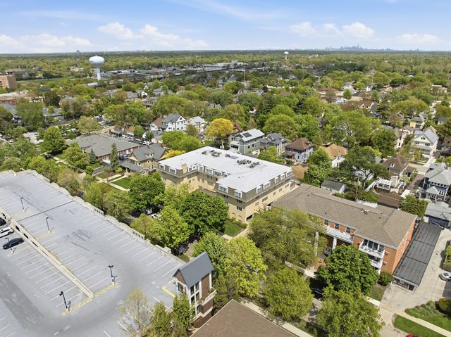 75 6th Avenue 304, La Grange, IL 60525
