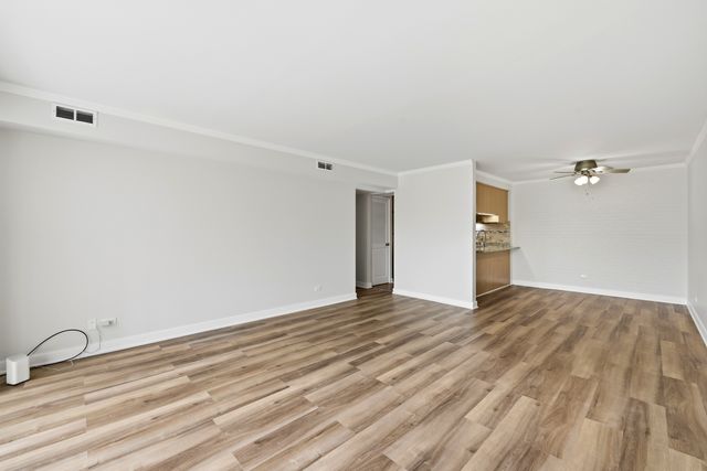 75 6th Avenue 304, La Grange, IL 60525
