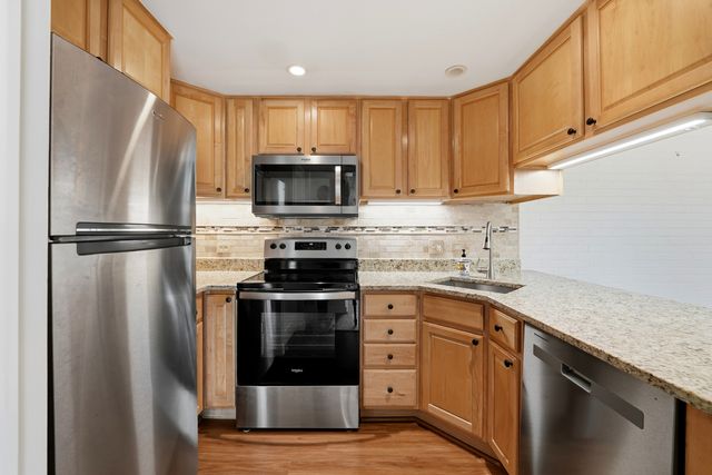 75 6th Avenue 304, La Grange, IL 60525