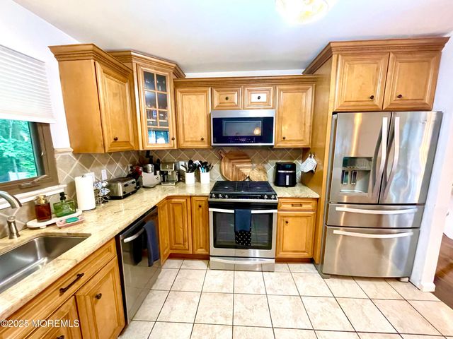 5 Blackfoot Court, Toms River, NJ 08753