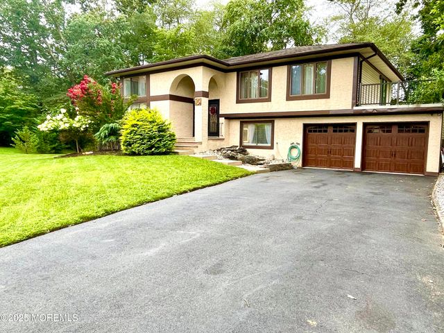 5 Blackfoot Court, Toms River, NJ 08753