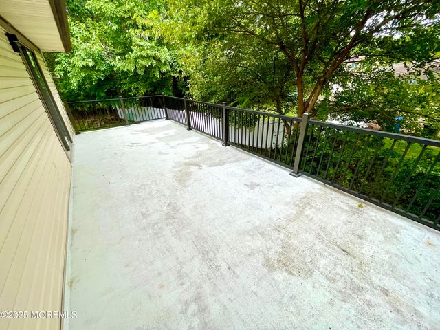 5 Blackfoot Court, Toms River, NJ 08753