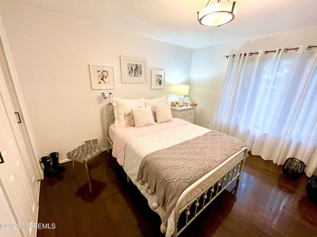 5 Blackfoot Court, Toms River, NJ 08753