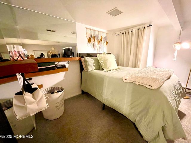 5 Blackfoot Court, Toms River, NJ 08753
