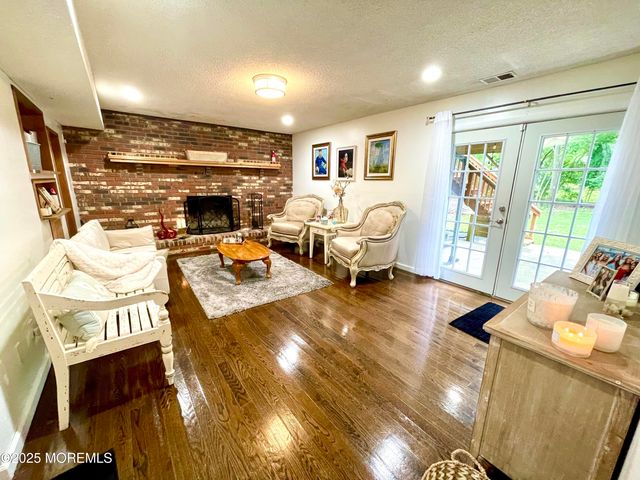 5 Blackfoot Court, Toms River, NJ 08753