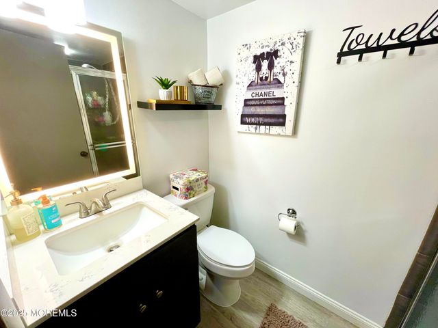 5 Blackfoot Court, Toms River, NJ 08753