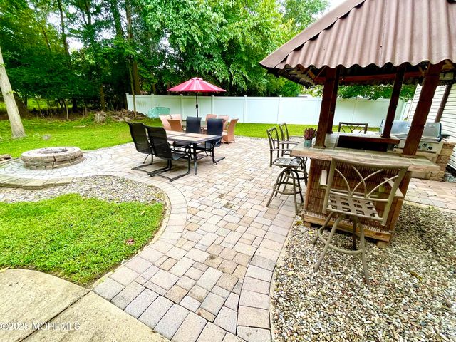 5 Blackfoot Court, Toms River, NJ 08753