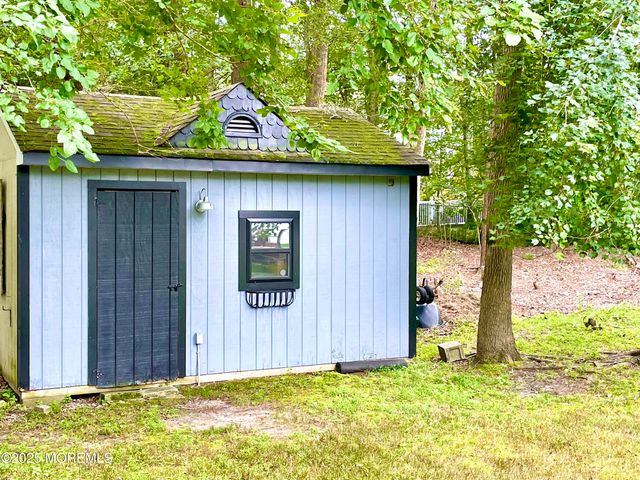 5 Blackfoot Court, Toms River, NJ 08753