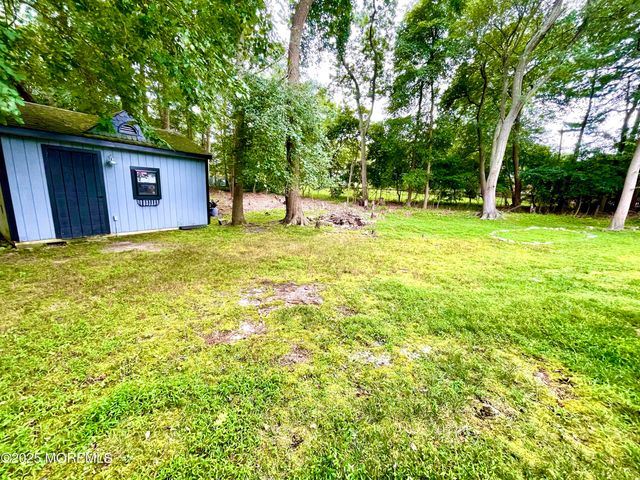 5 Blackfoot Court, Toms River, NJ 08753