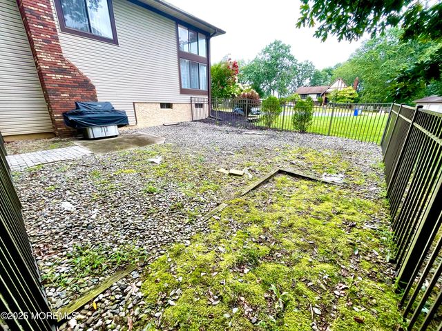 5 Blackfoot Court, Toms River, NJ 08753