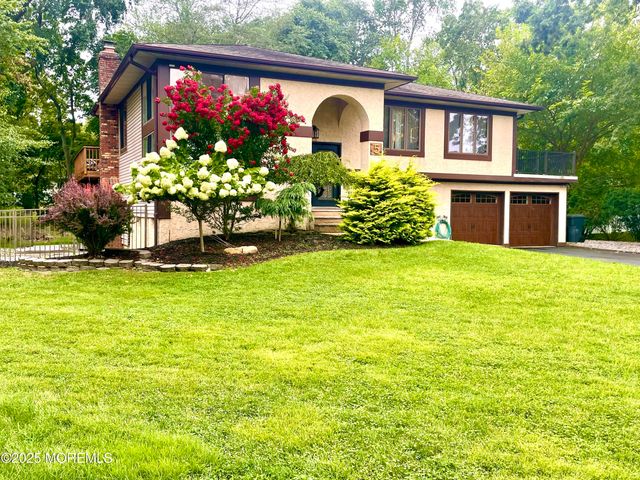 5 Blackfoot Court, Toms River, NJ 08753