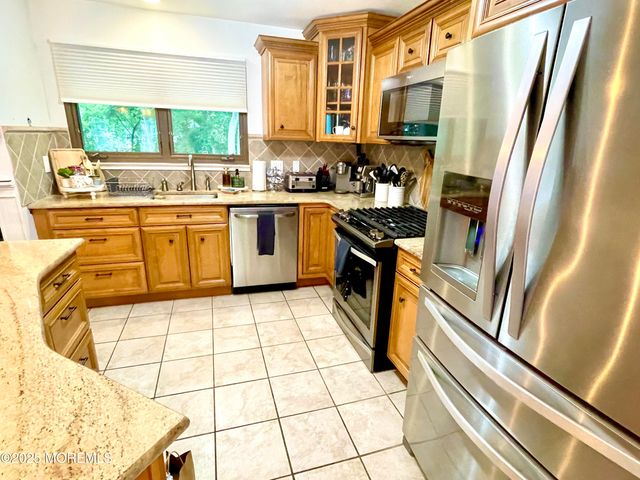 5 Blackfoot Court, Toms River, NJ 08753