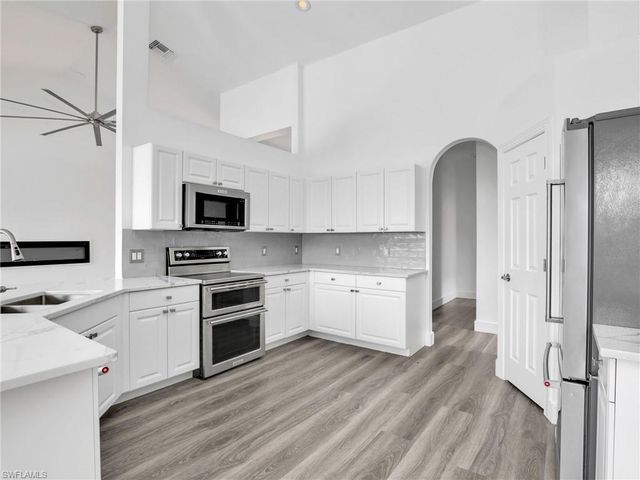 8983 Mustang Island CIR, Naples, FL 34113