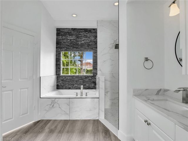 8983 Mustang Island CIR, Naples, FL 34113