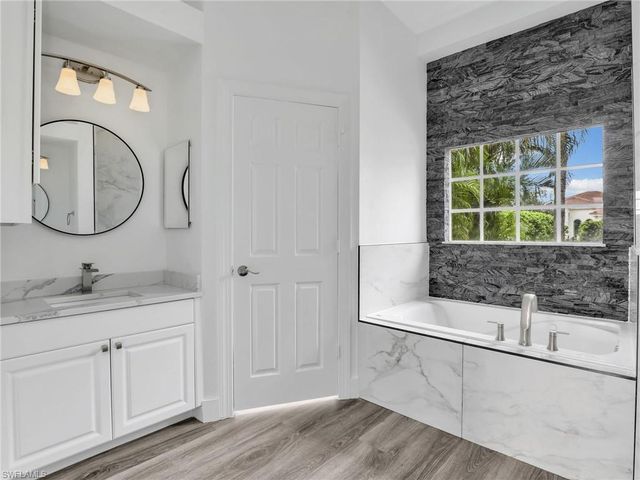 8983 Mustang Island CIR, Naples, FL 34113