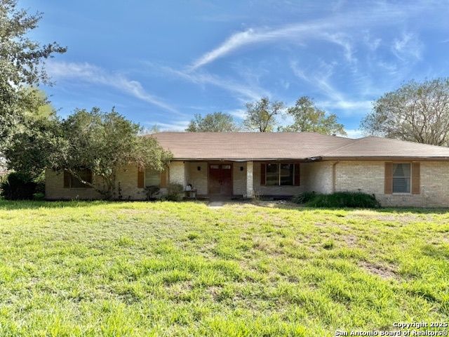 16 Encino Loma, Beeville, TX 78102