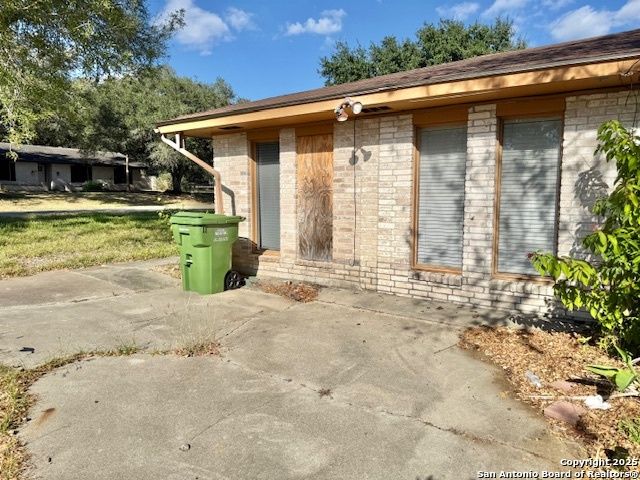 16 Encino Loma, Beeville, TX 78102