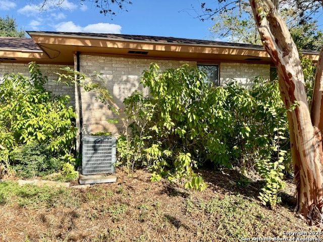 16 Encino Loma, Beeville, TX 78102