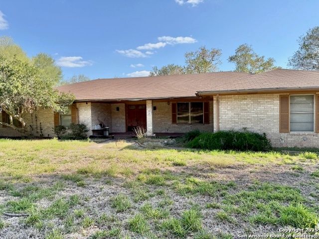 16 Encino Loma, Beeville, TX 78102