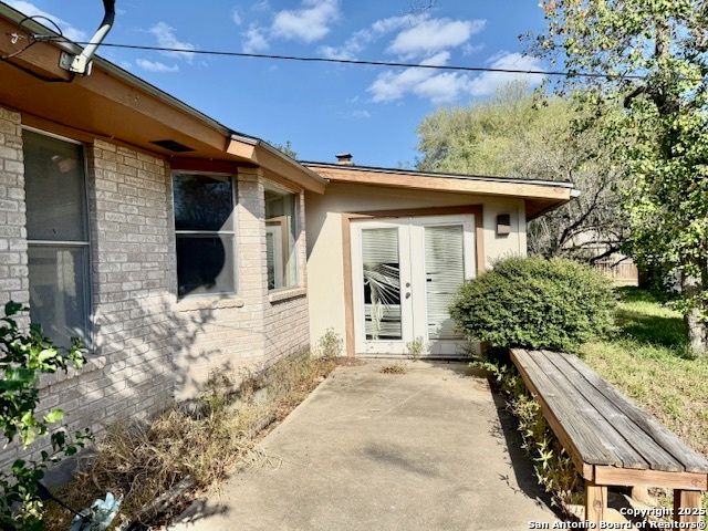 16 Encino Loma, Beeville, TX 78102