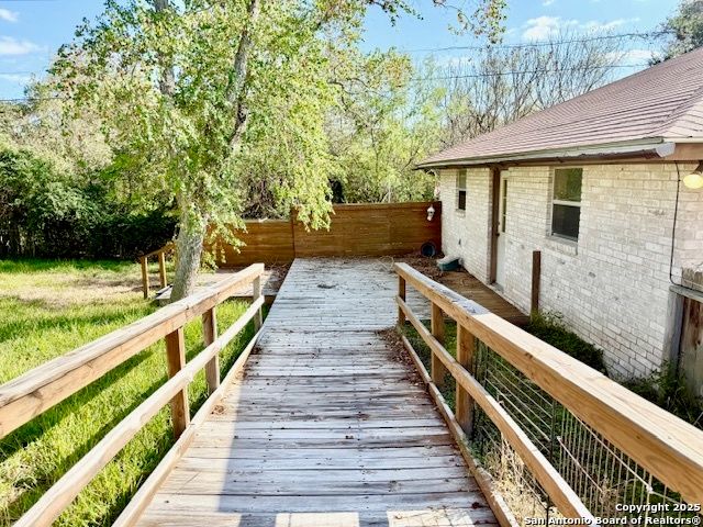 16 Encino Loma, Beeville, TX 78102