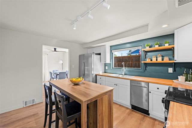 7412 S 8th Street, Tacoma, WA 98465