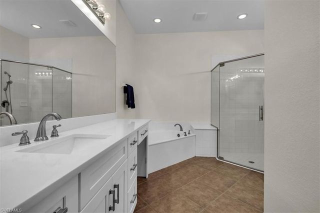 837 Vistana CIR 20, Naples, FL 34119