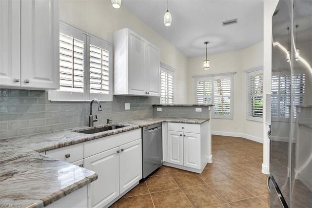 837 Vistana CIR 20, Naples, FL 34119