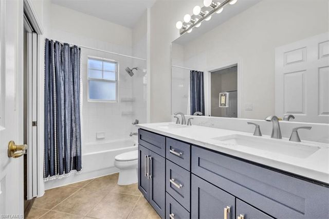 837 Vistana CIR 20, Naples, FL 34119