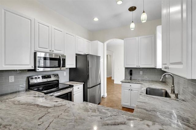 837 Vistana CIR 20, Naples, FL 34119