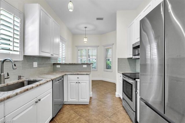 837 Vistana CIR 20, Naples, FL 34119