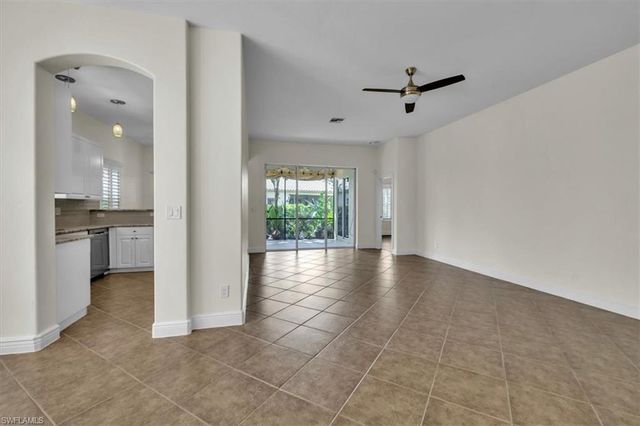 837 Vistana CIR 20, Naples, FL 34119